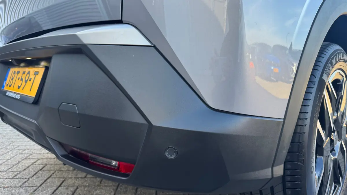 1.2 HYBRID 145PK ALLURE AUTOMAAT / NAVI / LEDER / CLIMA / FULL-LED / 19" LMV / KEYLESS / CAMERA / APPLE CARPLAY / CRUISECONTROL / ORG. NL. !!