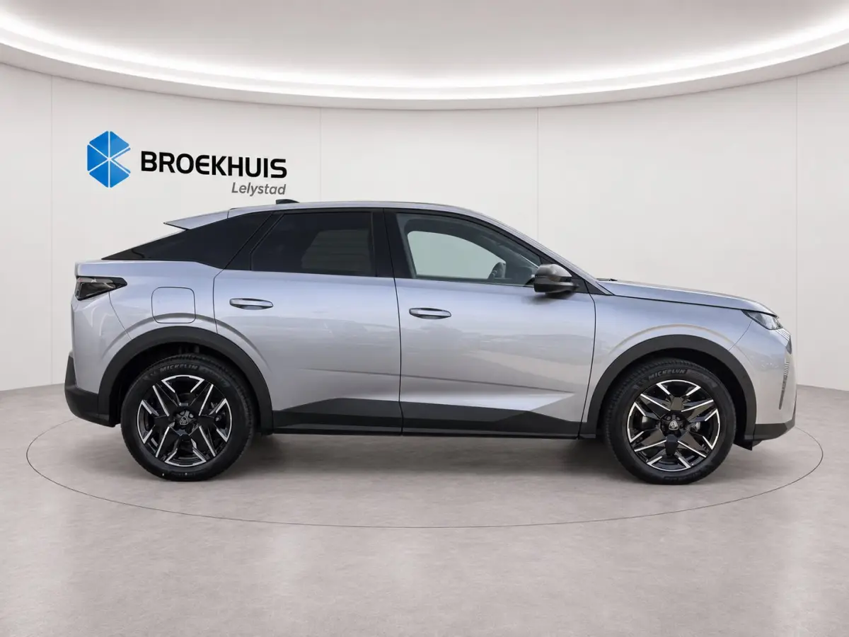 1.2 HYBRID 145PK ALLURE AUTOMAAT / NAVI / LEDER / CLIMA / FULL-LED / 19" LMV / KEYLESS / CAMERA / APPLE CARPLAY / CRUISECONTROL / ORG. NL. !!