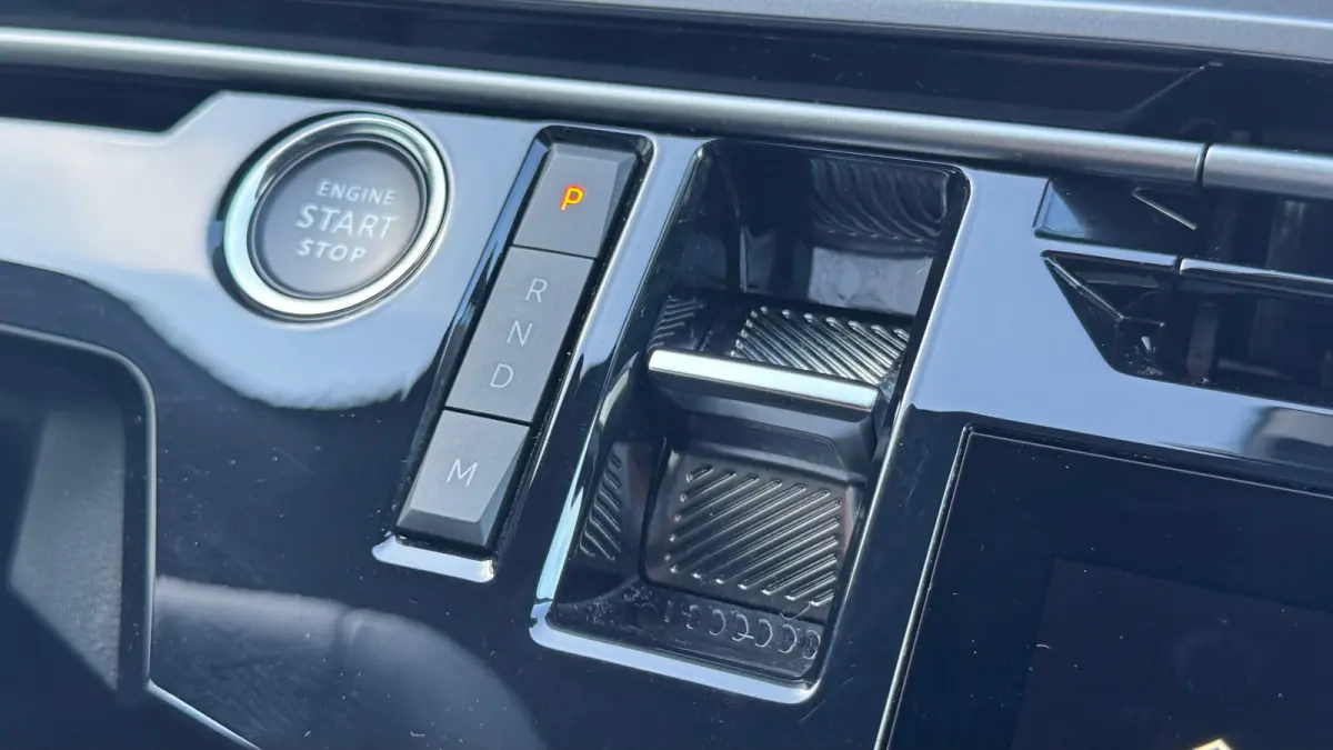 1.2 HYBRID 145PK ALLURE AUTOMAAT / NAVI / LEDER / CLIMA / FULL-LED / 19" LMV / KEYLESS / CAMERA / APPLE CARPLAY / CRUISECONTROL / ORG. NL. !!
