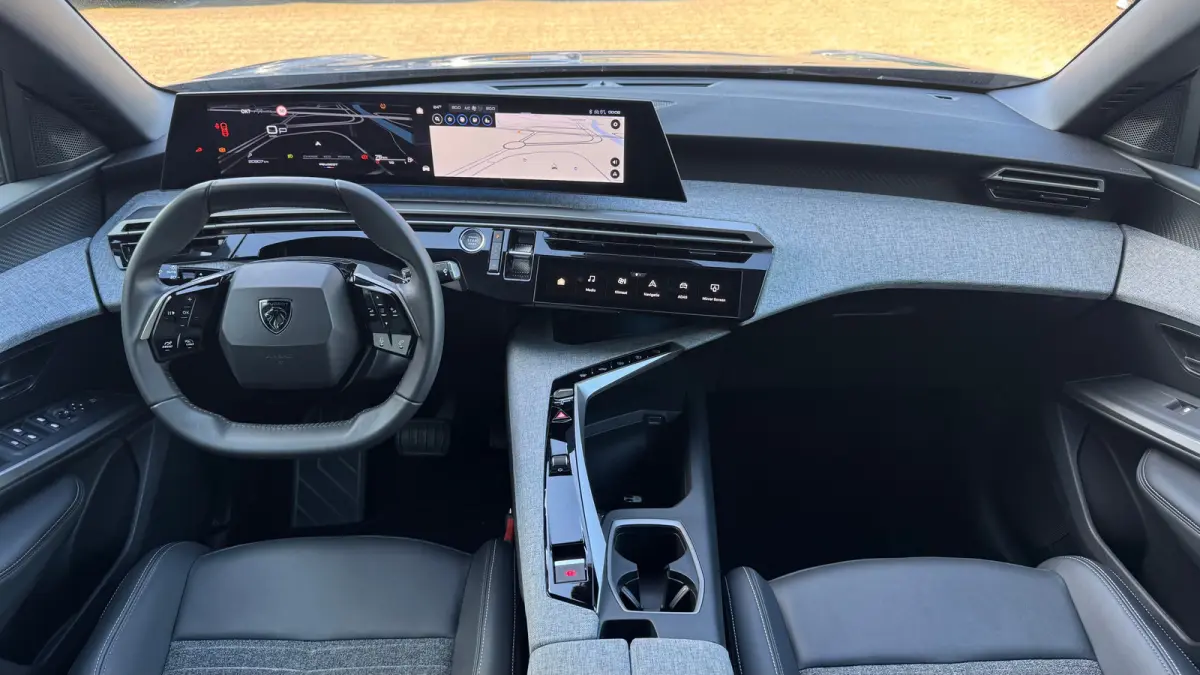 1.2 HYBRID 145PK ALLURE AUTOMAAT / NAVI / LEDER / CLIMA / FULL-LED / 19" LMV / KEYLESS / CAMERA / APPLE CARPLAY / CRUISECONTROL / ORG. NL. !!