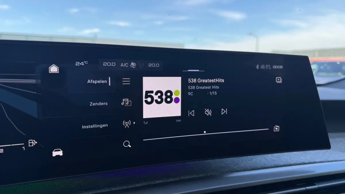 1.2 HYBRID 145PK ALLURE AUTOMAAT / NAVI / LEDER / CLIMA / FULL-LED / 19" LMV / KEYLESS / CAMERA / APPLE CARPLAY / CRUISECONTROL / ORG. NL. !!