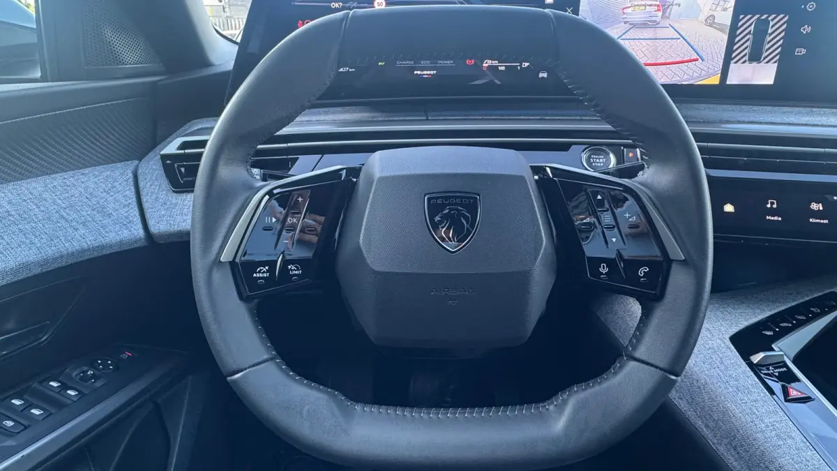 1.2 HYBRID 145PK ALLURE AUTOMAAT / NAVI / LEDER / CLIMA / FULL-LED / 19" LMV / KEYLESS / CAMERA / APPLE CARPLAY / CRUISECONTROL / ORG. NL. !!