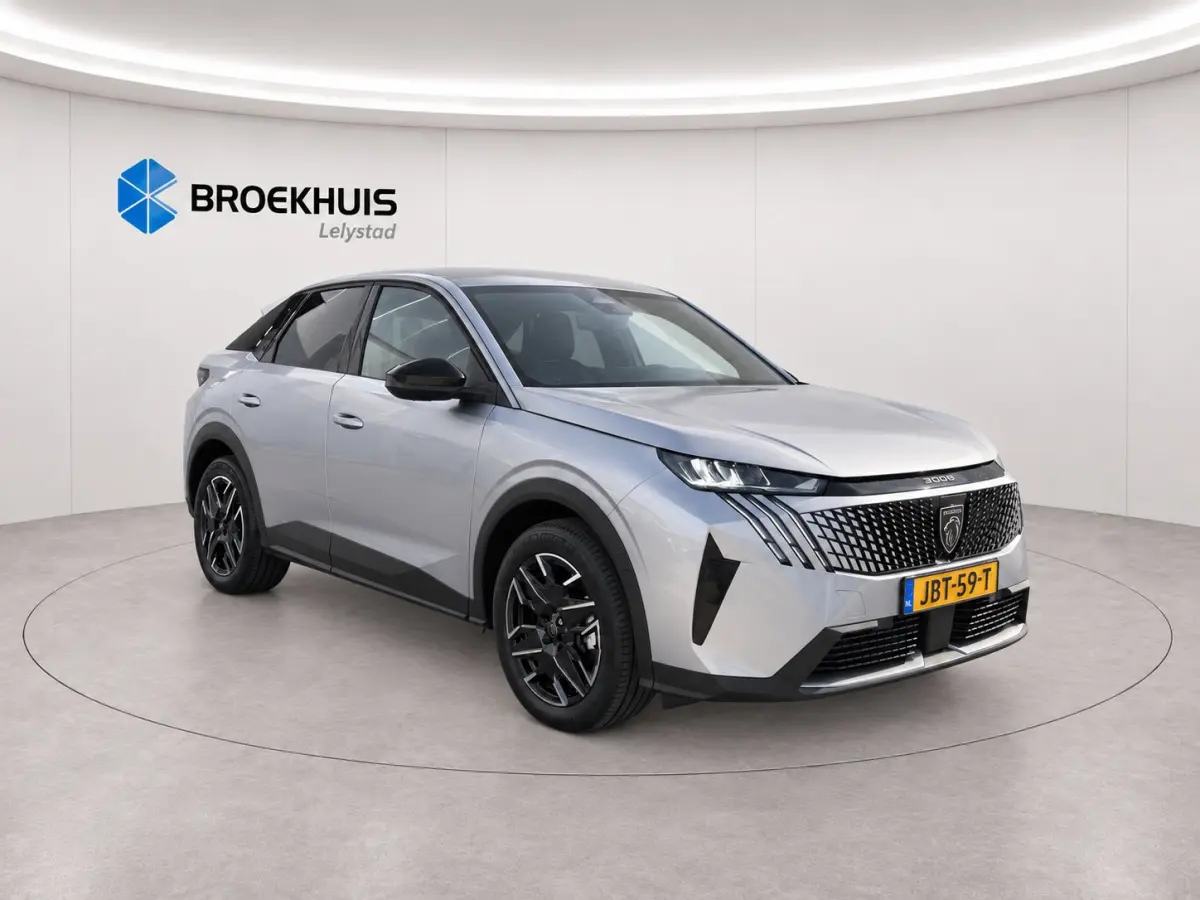 1.2 HYBRID 145PK ALLURE AUTOMAAT / NAVI / LEDER / CLIMA / FULL-LED / 19" LMV / KEYLESS / CAMERA / APPLE CARPLAY / CRUISECONTROL / ORG. NL. !!