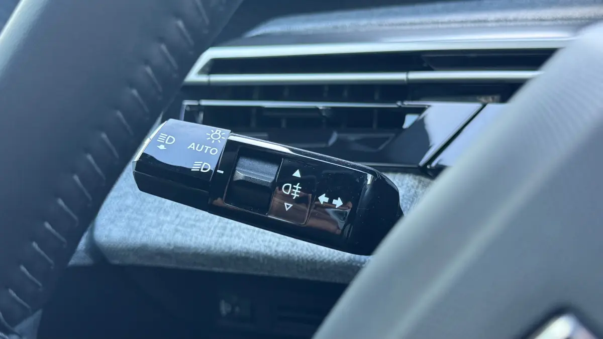 1.2 HYBRID 145PK ALLURE AUTOMAAT / NAVI / LEDER / CLIMA / FULL-LED / 19" LMV / KEYLESS / CAMERA / APPLE CARPLAY / CRUISECONTROL / ORG. NL. !!