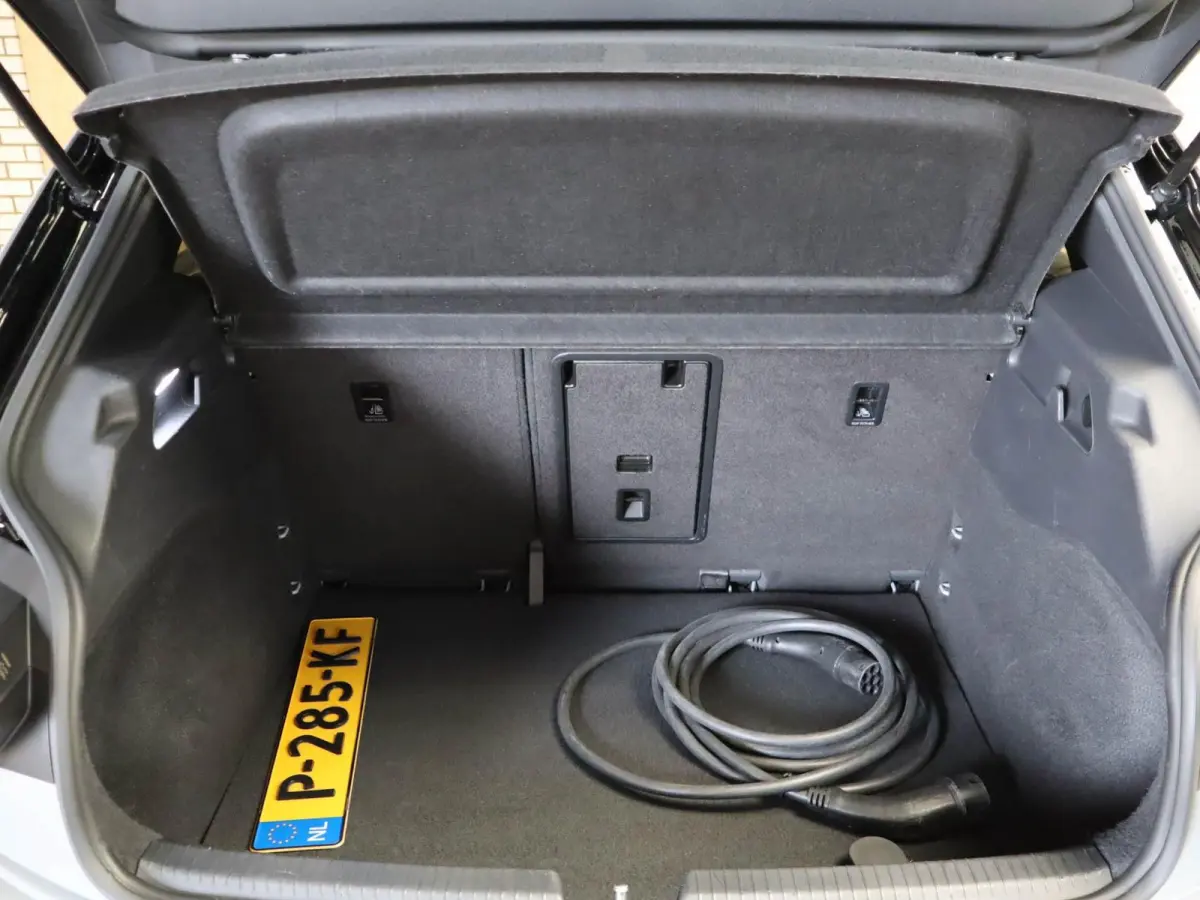 204pk First Plus 58 kWh | SoH 94% | Voorstoelen Verwarmd | Apple Carplay/Android Auto | Adaptive Cruise