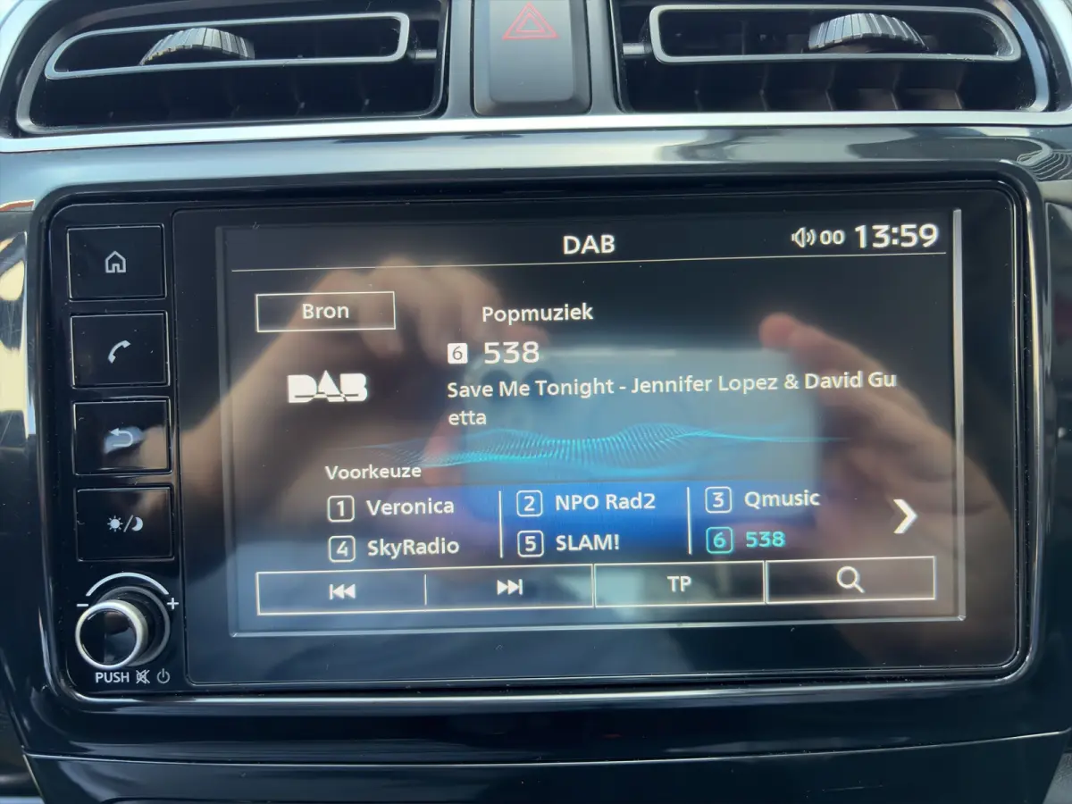 1.2 70pk Dynamic | Camera | Cruise control | Climate Control | Lichtmetalen velgen | Carplay | Achterspoiler | Bluetooth | Licht/regensensor