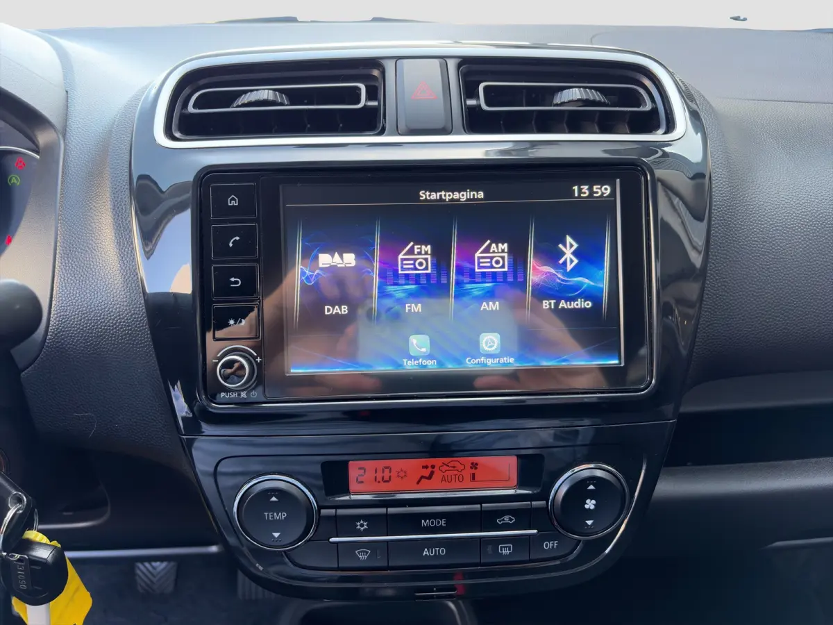 1.2 70pk Dynamic | Camera | Cruise control | Climate Control | Lichtmetalen velgen | Carplay | Achterspoiler | Bluetooth | Licht/regensensor