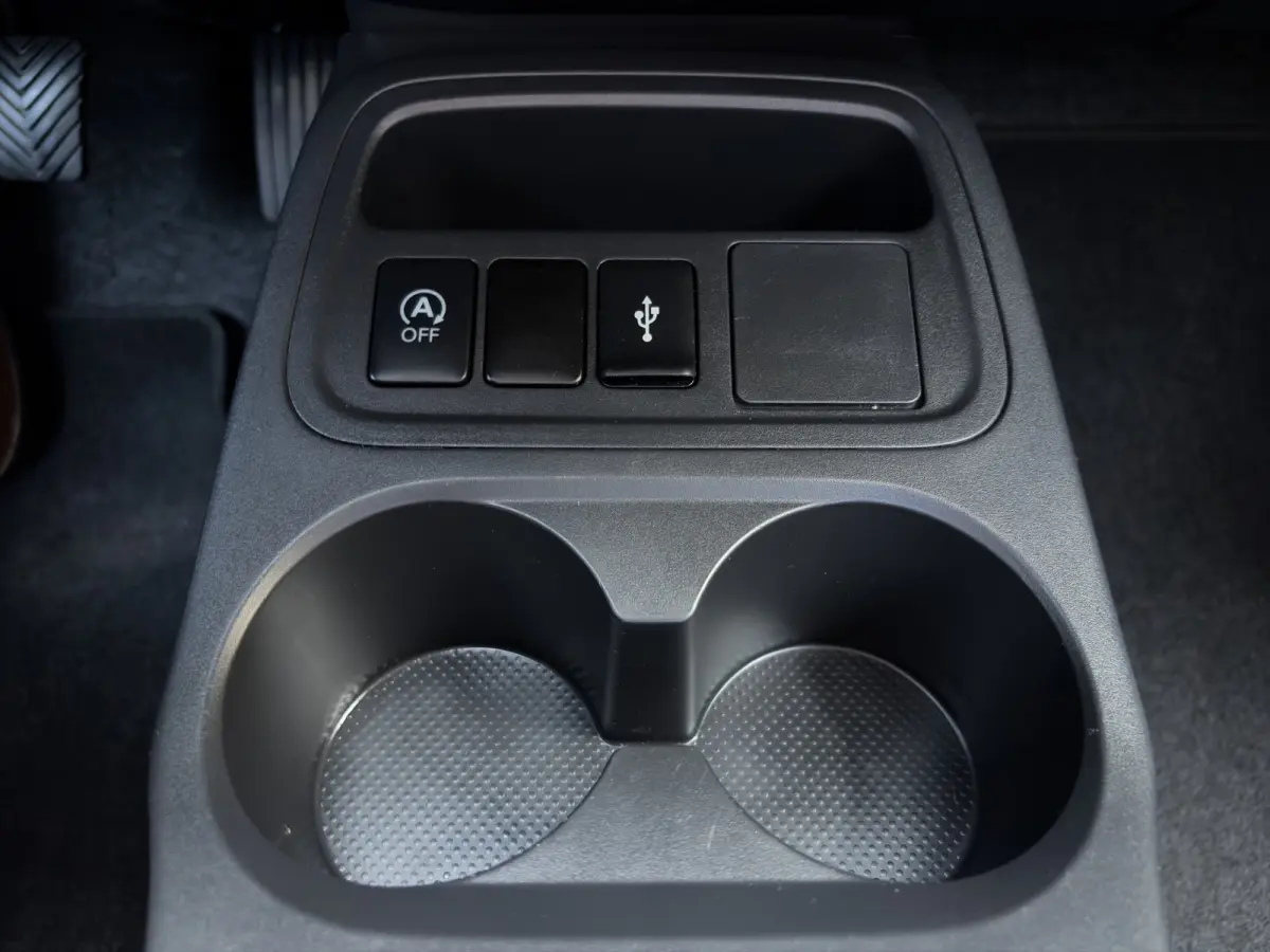 1.2 70pk Dynamic | Camera | Cruise control | Climate Control | Lichtmetalen velgen | Carplay | Achterspoiler | Bluetooth | Licht/regensensor