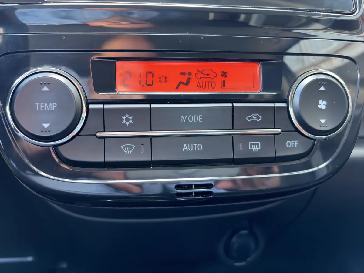 1.2 70pk Dynamic | Camera | Cruise control | Climate Control | Lichtmetalen velgen | Carplay | Achterspoiler | Bluetooth | Licht/regensensor