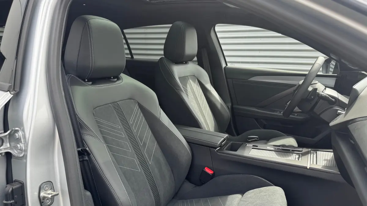 Astra-e Ultimate - | Achteruitrijcamera 180° | Adaptive Cruise control | Apple CarPlay en Android Auto ondersteuning