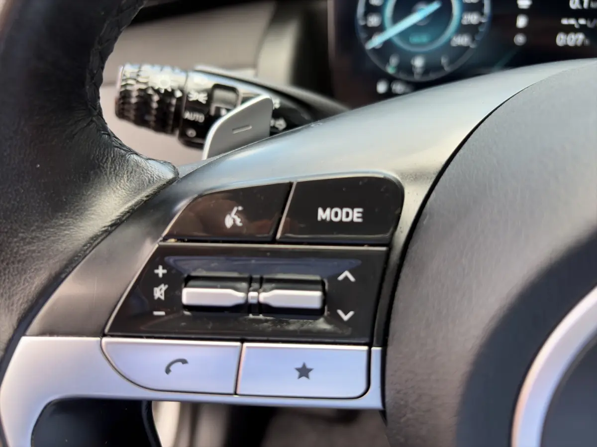 1.6 T-GDI 180pk Automaat MHEV 4WD Premium | Carplay | Camera | Adaptive Cruise | Leder | 19-inch velgen | Handsfree achterklep | Stoelverwaming/ventilatie | Trekhaak | Premium Audio | DAB | 