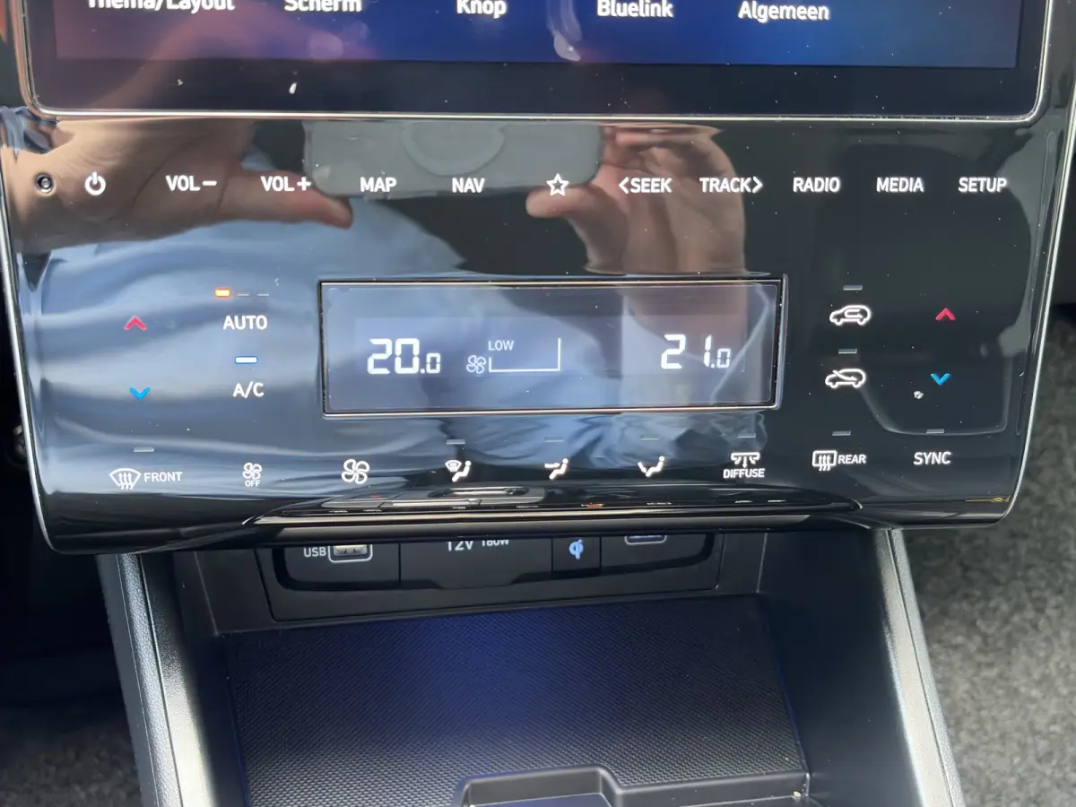 1.6 T-GDI 180pk Automaat MHEV 4WD Premium | Carplay | Camera | Adaptive Cruise | Leder | 19-inch velgen | Handsfree achterklep | Stoelverwaming/ventilatie | Trekhaak | Premium Audio | DAB | 