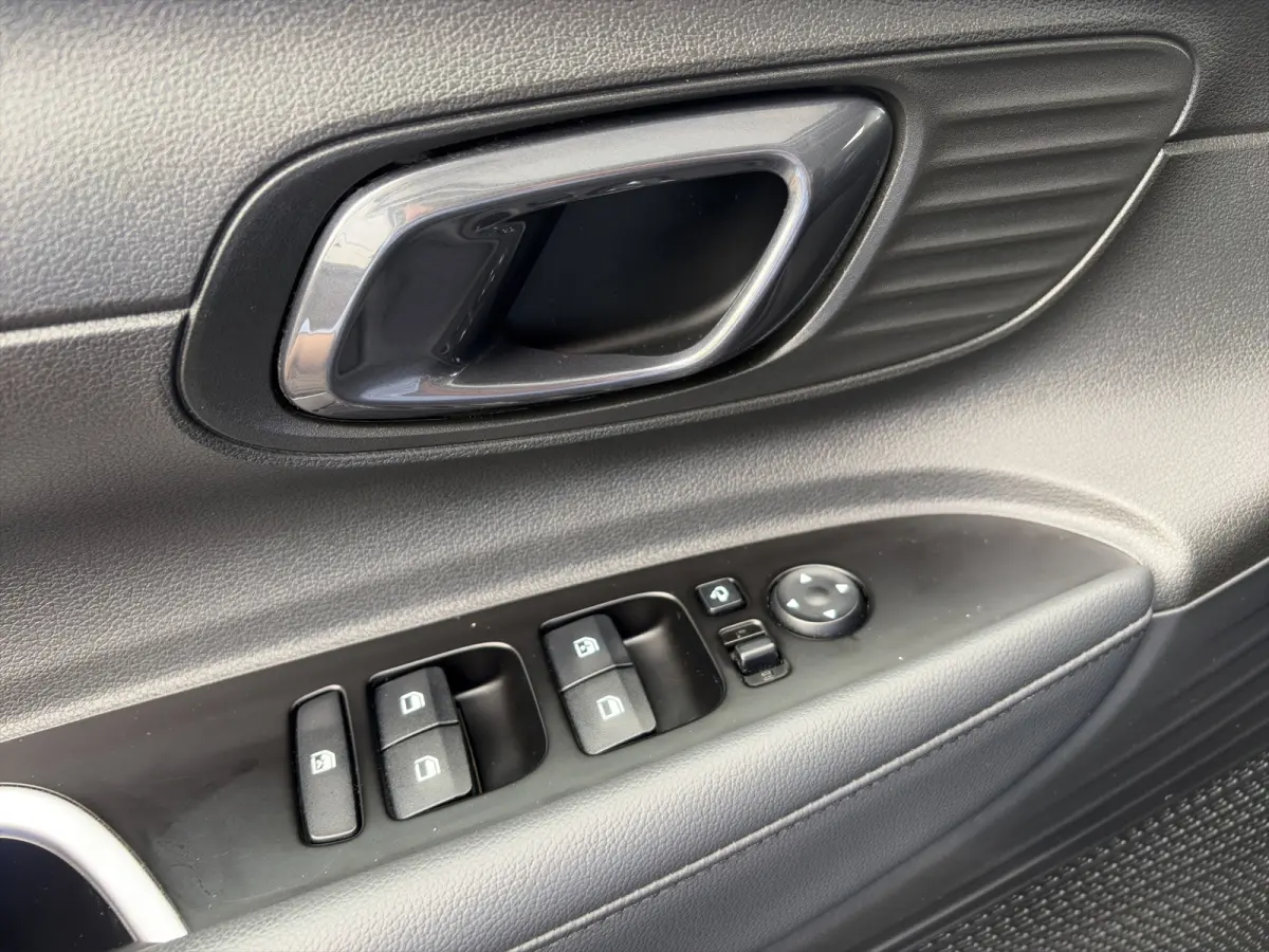 1.0 T-GDI 100pk Premium | Carplay | Climate control | Cruise control | Stoel/stuurverwarming | Camera | Parkeersensoren | DAB | Premium Audio | Lichtmetalen velgen | Navigatie