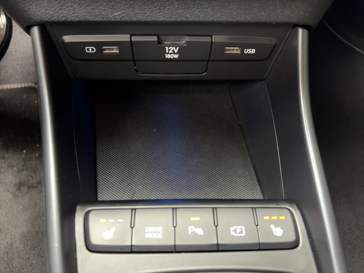 1.0 T-GDI 100pk Premium | Carplay | Climate control | Cruise control | Stoel/stuurverwarming | Camera | Parkeersensoren | DAB | Premium Audio | Lichtmetalen velgen | Navigatie