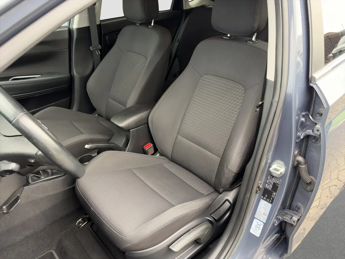 1.0 T-GDI 100pk Premium | Carplay | Climate control | Cruise control | Stoel/stuurverwarming | Camera | Parkeersensoren | DAB | Premium Audio | Lichtmetalen velgen | Navigatie