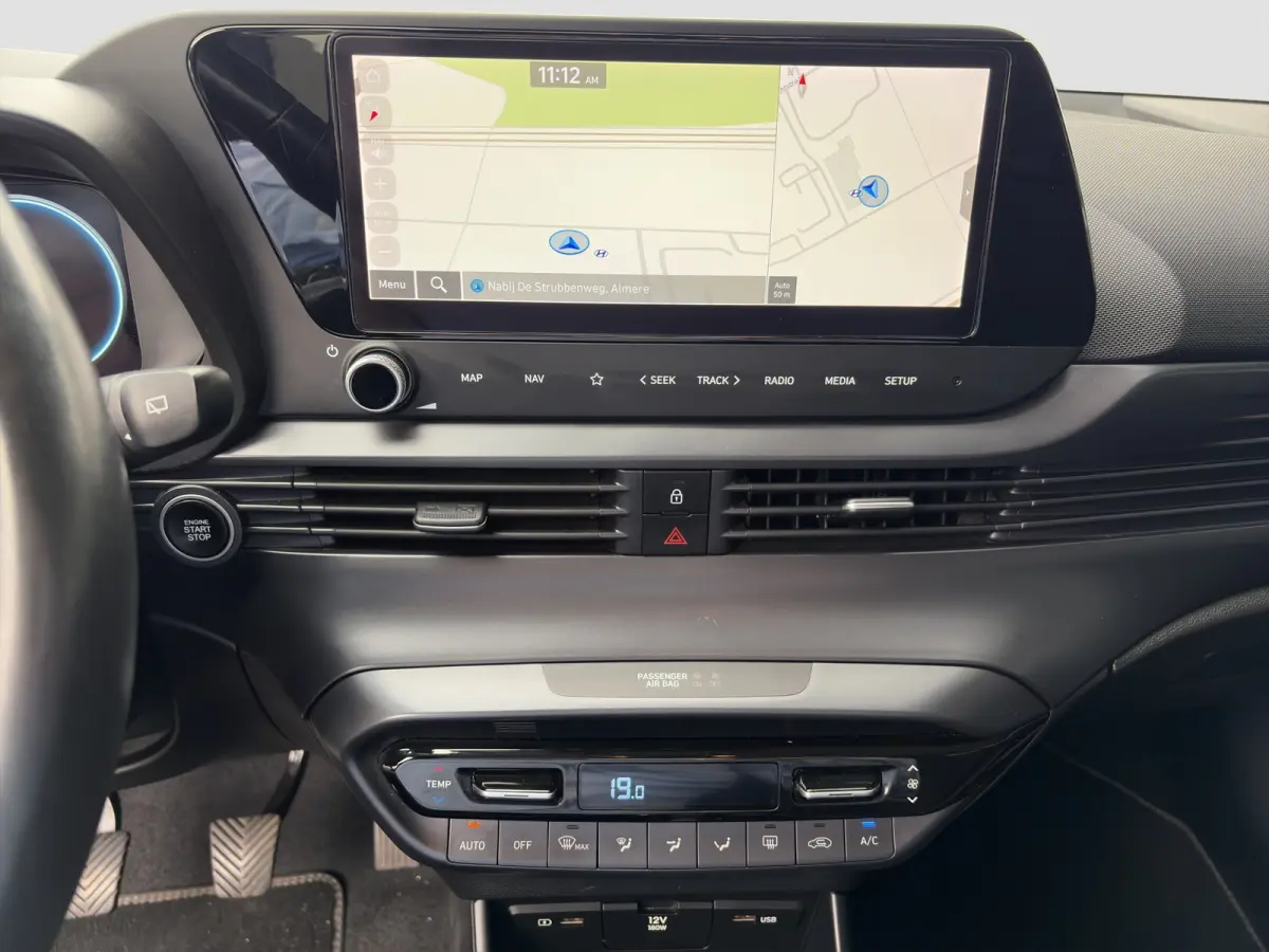 1.0 T-GDI 100pk Premium | Carplay | Climate control | Cruise control | Stoel/stuurverwarming | Camera | Parkeersensoren | DAB | Premium Audio | Lichtmetalen velgen | Navigatie