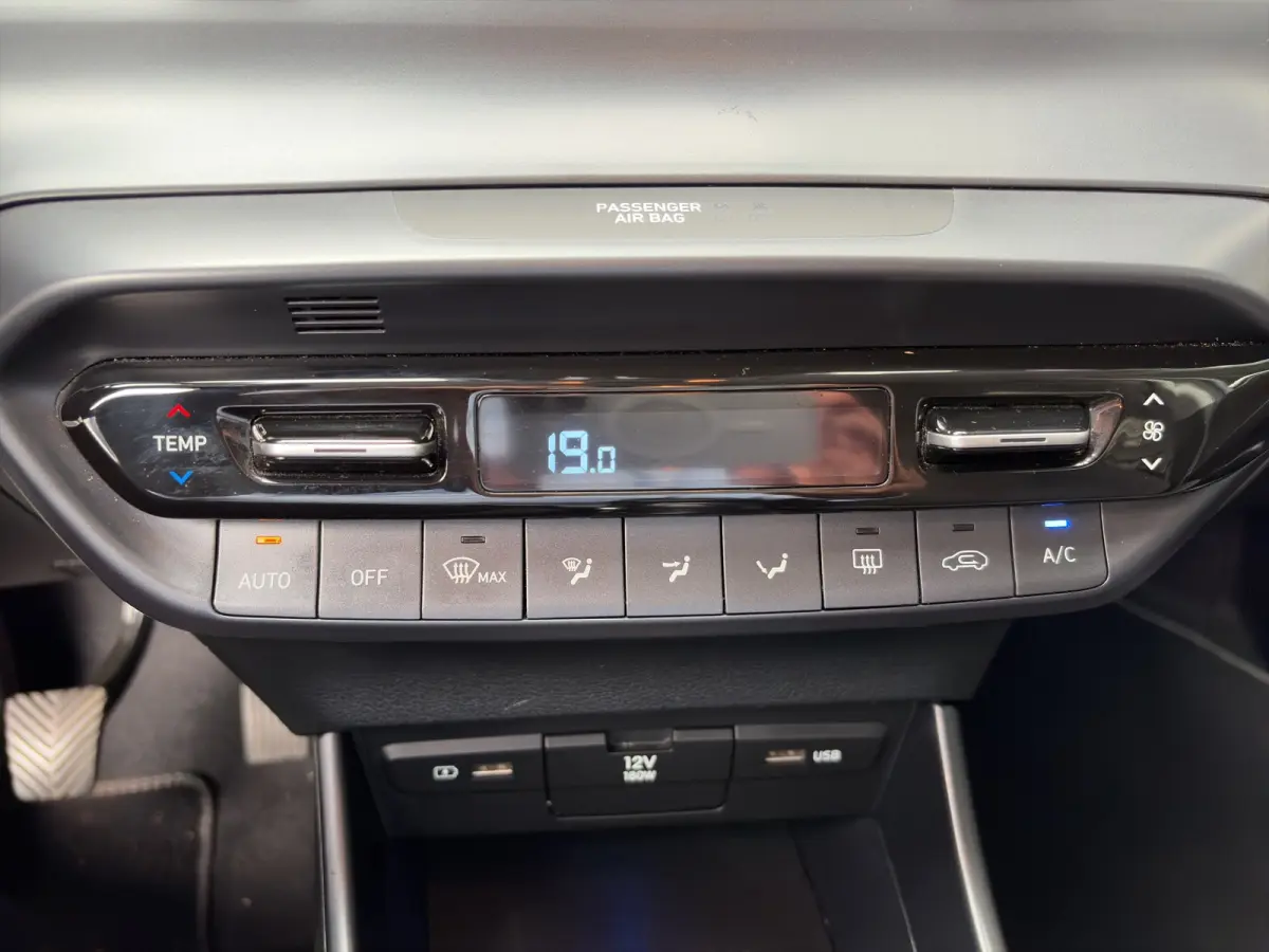 1.0 T-GDI 100pk Premium | Carplay | Climate control | Cruise control | Stoel/stuurverwarming | Camera | Parkeersensoren | DAB | Premium Audio | Lichtmetalen velgen | Navigatie