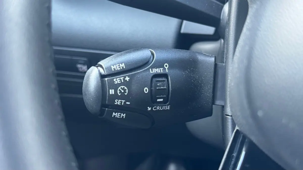 1.2 PURETECH 130PK FEEL PACK AUTOMAAT / NAVI / CLIMA / LED / PDC / BLUETOOTH / CRUISECONTROL  !!