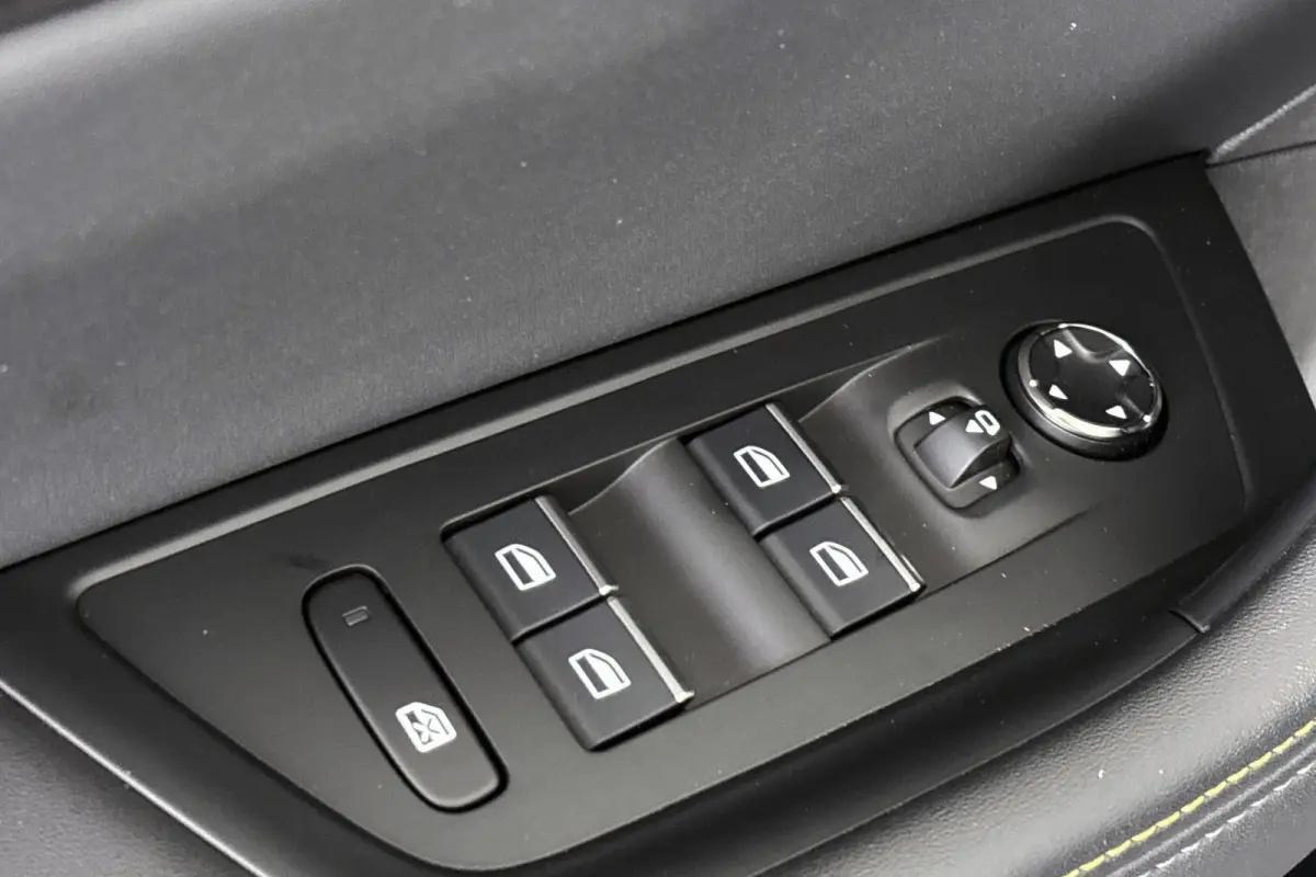 1.6 HYbrid Peugeot Sport Engineered Pano 360 FOCAL Stoelverwarming Memory Keyless PSE