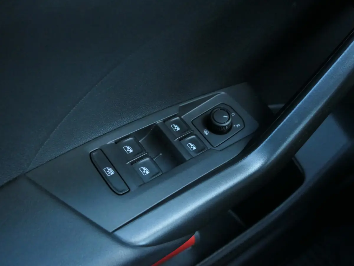 1.0 TSI Life | Apple-/Android Carplay | Adaptive cruise control | Lichtmetalen velgen | DAB | Dealer onderhouden | Multifunctioneel stuurwiel