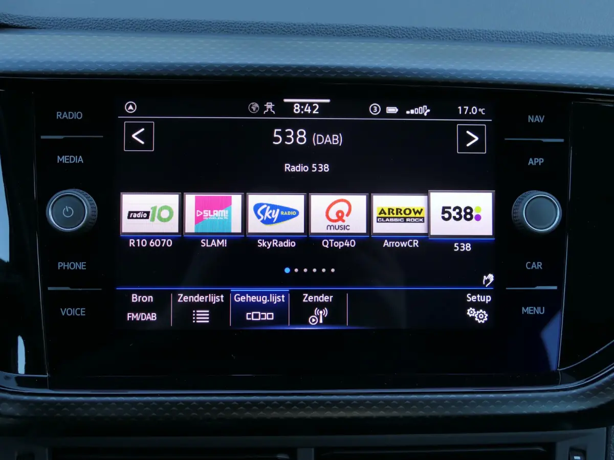 1.0 TSI Life | Apple-/Android Carplay | Adaptive cruise control | Lichtmetalen velgen | DAB | Dealer onderhouden | Multifunctioneel stuurwiel