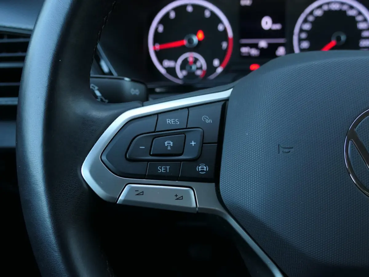 1.0 TSI Life | Apple-/Android Carplay | Adaptive cruise control | Lichtmetalen velgen | DAB | Dealer onderhouden | Multifunctioneel stuurwiel