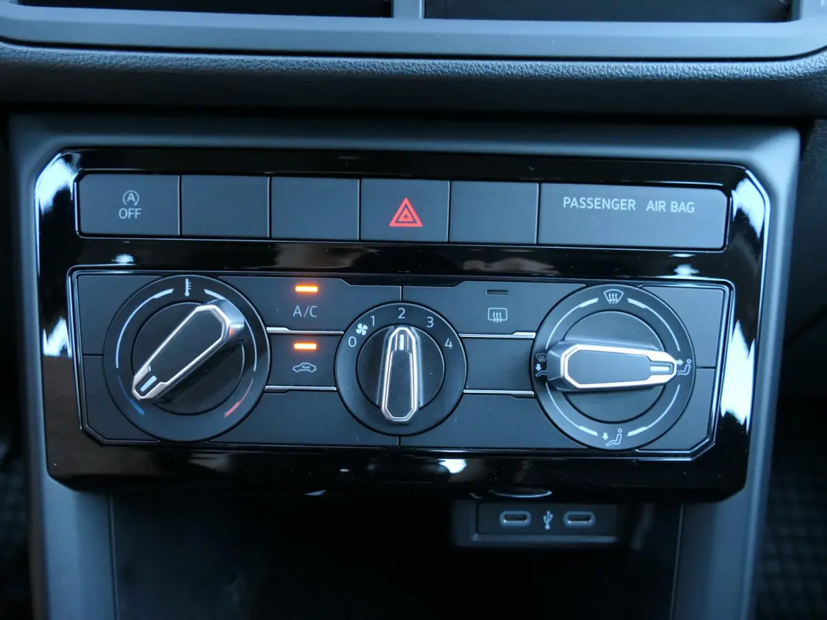 1.0 TSI Life | Apple-/Android Carplay | Adaptive cruise control | Lichtmetalen velgen | DAB | Dealer onderhouden | Multifunctioneel stuurwiel