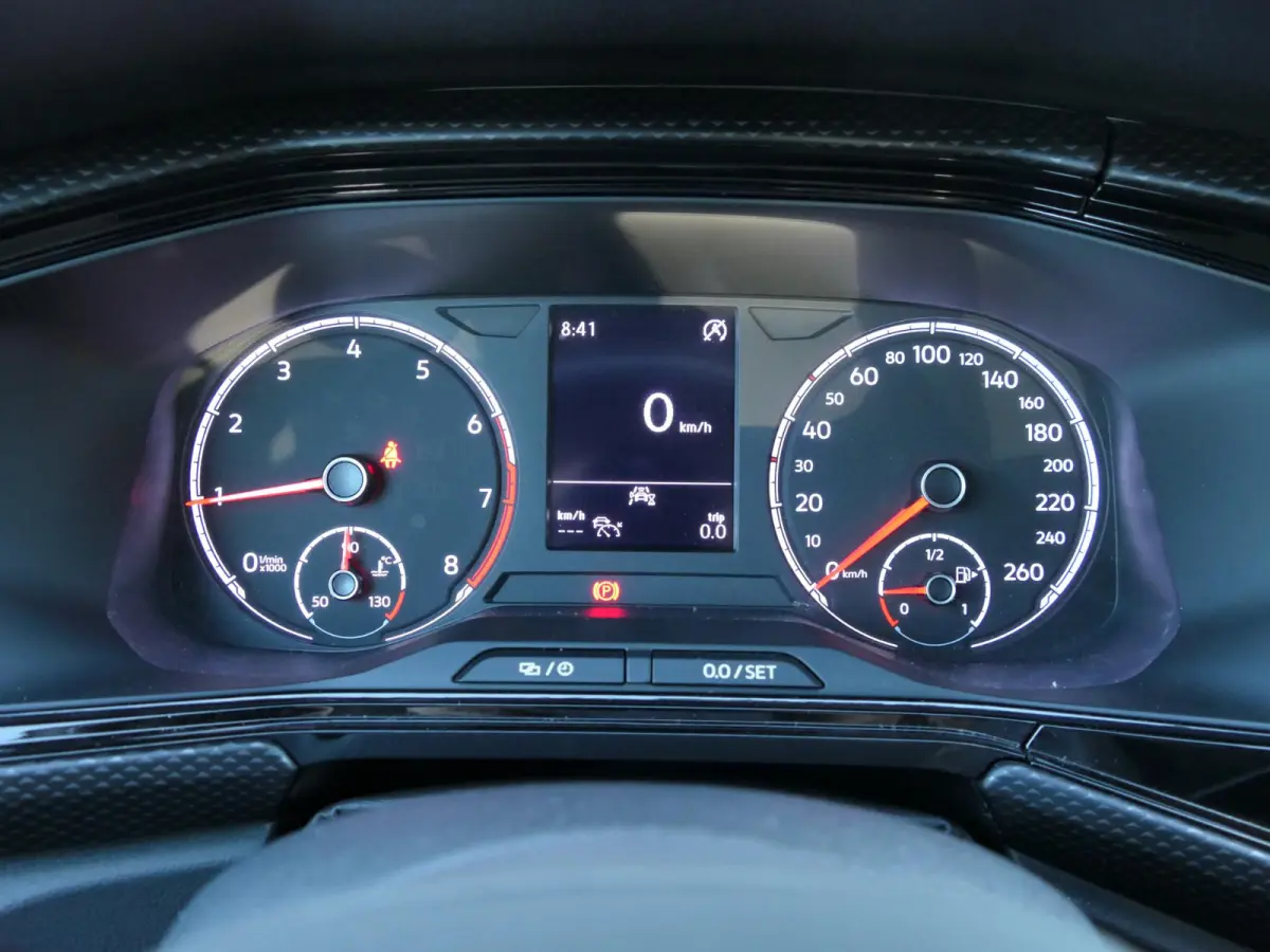 1.0 TSI Life | Apple-/Android Carplay | Adaptive cruise control | Lichtmetalen velgen | DAB | Dealer onderhouden | Multifunctioneel stuurwiel