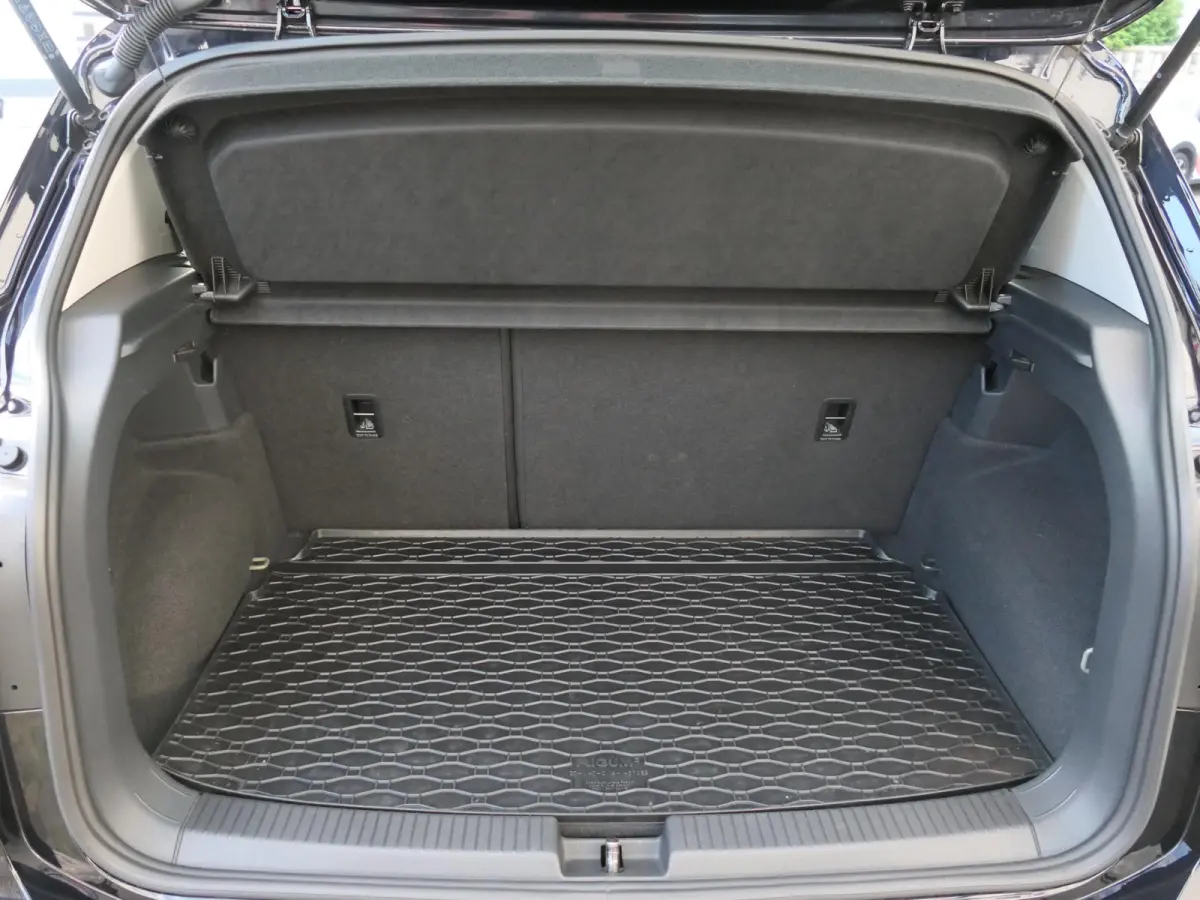 1.0 TSI Life | Apple-/Android Carplay | Adaptive cruise control | Lichtmetalen velgen | DAB | Dealer onderhouden | Multifunctioneel stuurwiel