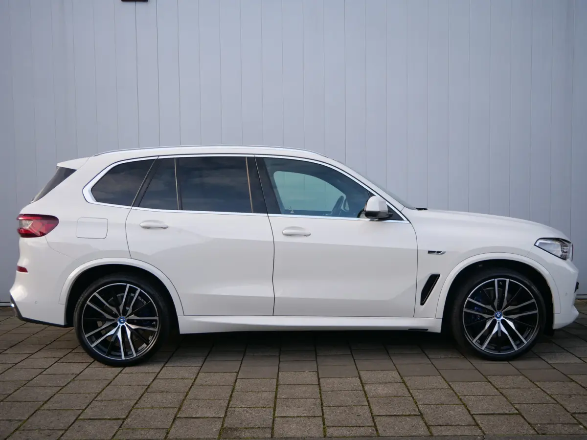 xDrive45e High Executive 394 Pk Automaat Navi / DAB / Apple Carplay / Leer / Trekhaak / Pano-dak