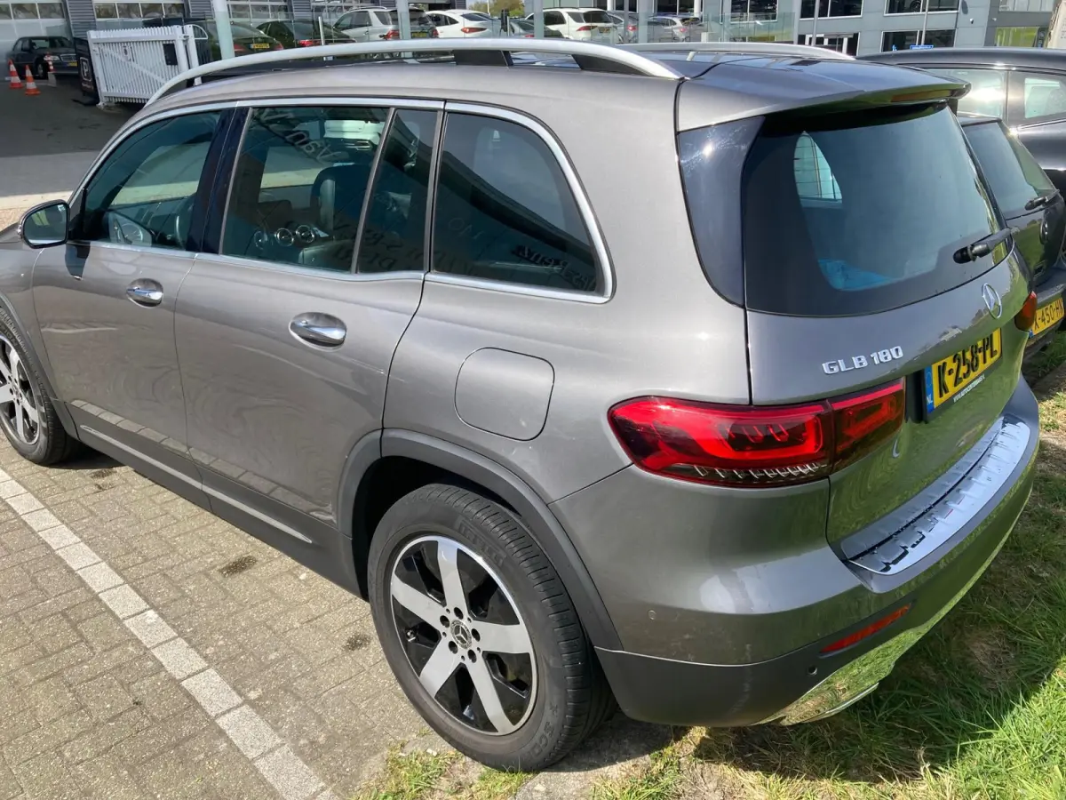 180 Business Solution Luxury 7p. | PANORAMADAK | LEER | STOELVERWARMING | ELEKTRISCHE STOELVERSTELLING MET MEMORY | NAVIGATIE