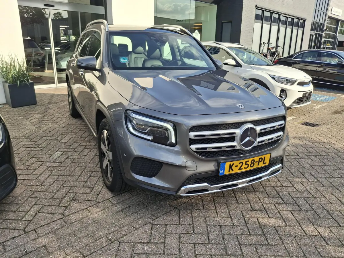 180 Business Solution Luxury 7p. | PANORAMADAK | LEER | STOELVERWARMING | ELEKTRISCHE STOELVERSTELLING MET MEMORY | NAVIGATIE