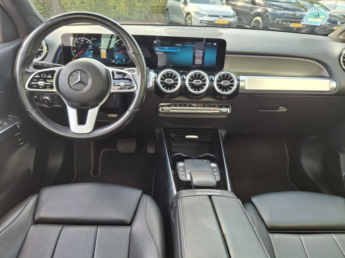 180 Business Solution Luxury 7p. | PANORAMADAK | LEER | STOELVERWARMING | ELEKTRISCHE STOELVERSTELLING MET MEMORY | NAVIGATIE