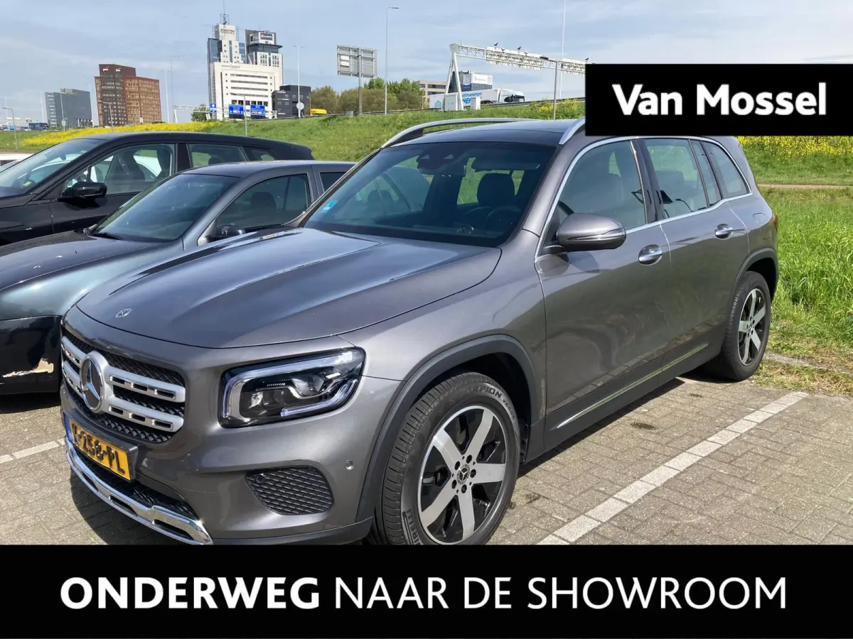 180 Business Solution Luxury 7p. | PANORAMADAK | LEER | STOELVERWARMING | ELEKTRISCHE STOELVERSTELLING MET MEMORY | NAVIGATIE