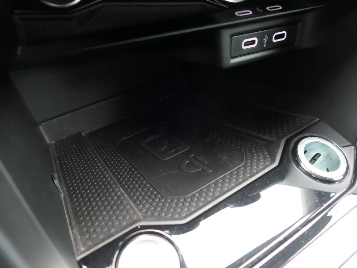 1.5 TSI R-Line | Ruit-leder | BEATS | Apple-/android Carplay | ACC | 19 inch velgen | Stuur-/stoelverwarming | Dodehoek detectie | Keyless | Achteruitrijcamera | Draadloze telefoonlader