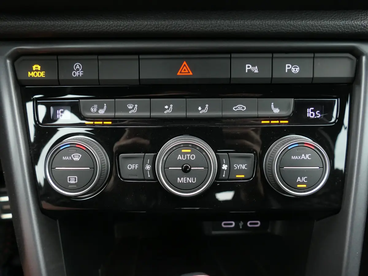 1.5 TSI R-Line | Ruit-leder | BEATS | Apple-/android Carplay | ACC | 19 inch velgen | Stuur-/stoelverwarming | Dodehoek detectie | Keyless | Achteruitrijcamera | Draadloze telefoonlader