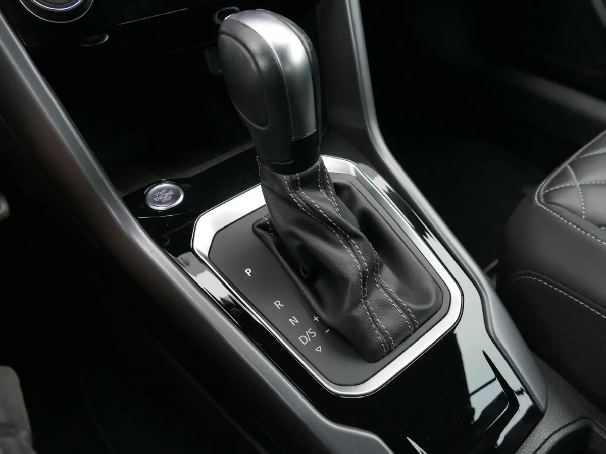 1.5 TSI R-Line | Ruit-leder | BEATS | Apple-/android Carplay | ACC | 19 inch velgen | Stuur-/stoelverwarming | Dodehoek detectie | Keyless | Achteruitrijcamera | Draadloze telefoonlader