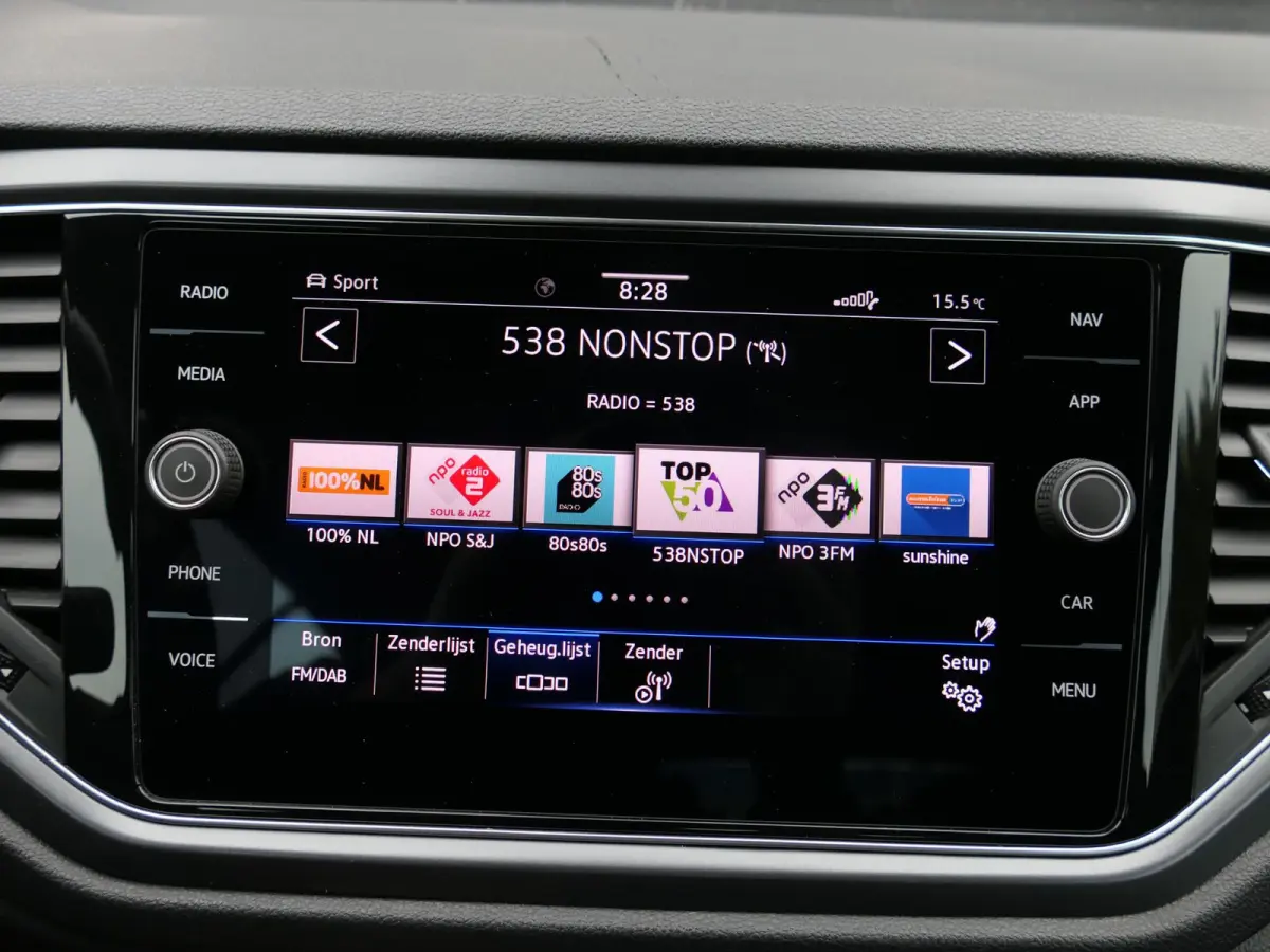 1.5 TSI R-Line | Ruit-leder | BEATS | Apple-/android Carplay | ACC | 19 inch velgen | Stuur-/stoelverwarming | Dodehoek detectie | Keyless | Achteruitrijcamera | Draadloze telefoonlader