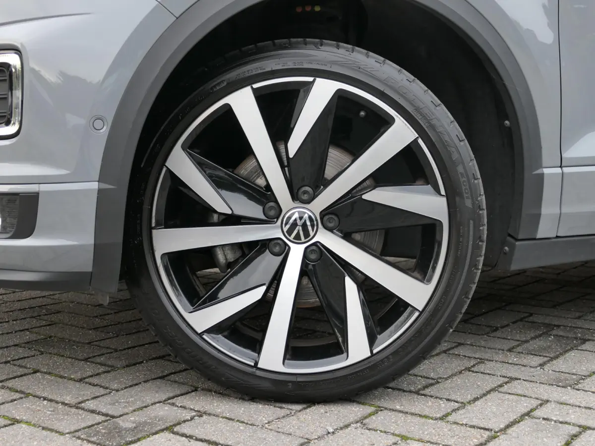 1.5 TSI R-Line | Ruit-leder | BEATS | Apple-/android Carplay | ACC | 19 inch velgen | Stuur-/stoelverwarming | Dodehoek detectie | Keyless | Achteruitrijcamera | Draadloze telefoonlader