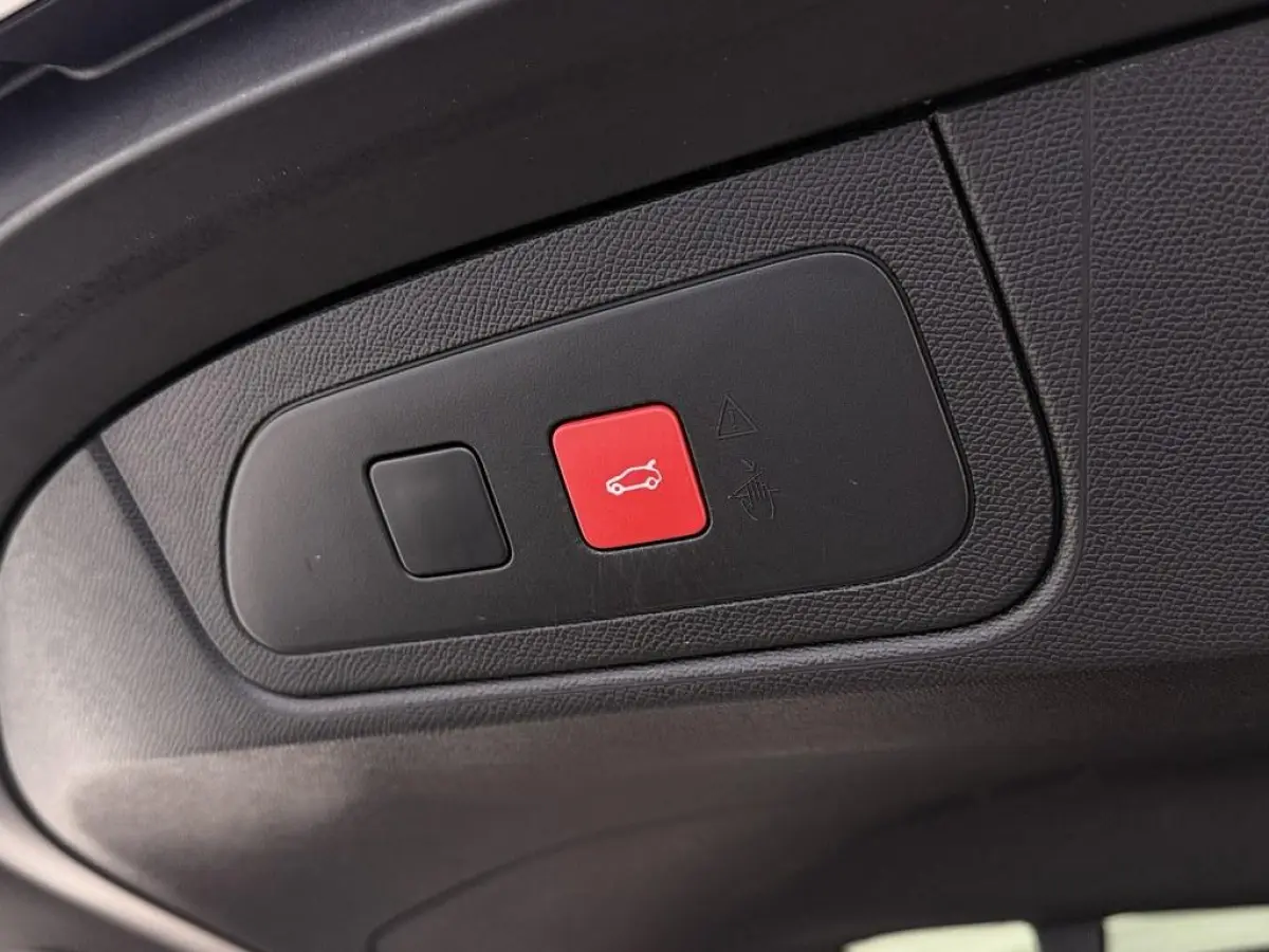 E-Tense Performance Line+ Adap.Cruise/LED/Trekhaak /Navi/Cam/Alcantara