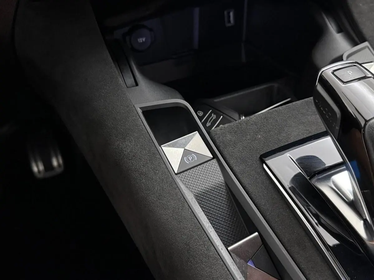E-Tense Performance Line+ Adap.Cruise/LED/Trekhaak /Navi/Cam/Alcantara