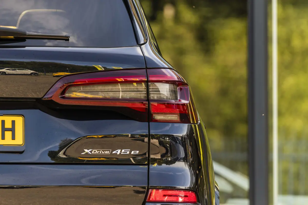 xDrive45e High Executive M-SPORT | Panoramadak | HUD |