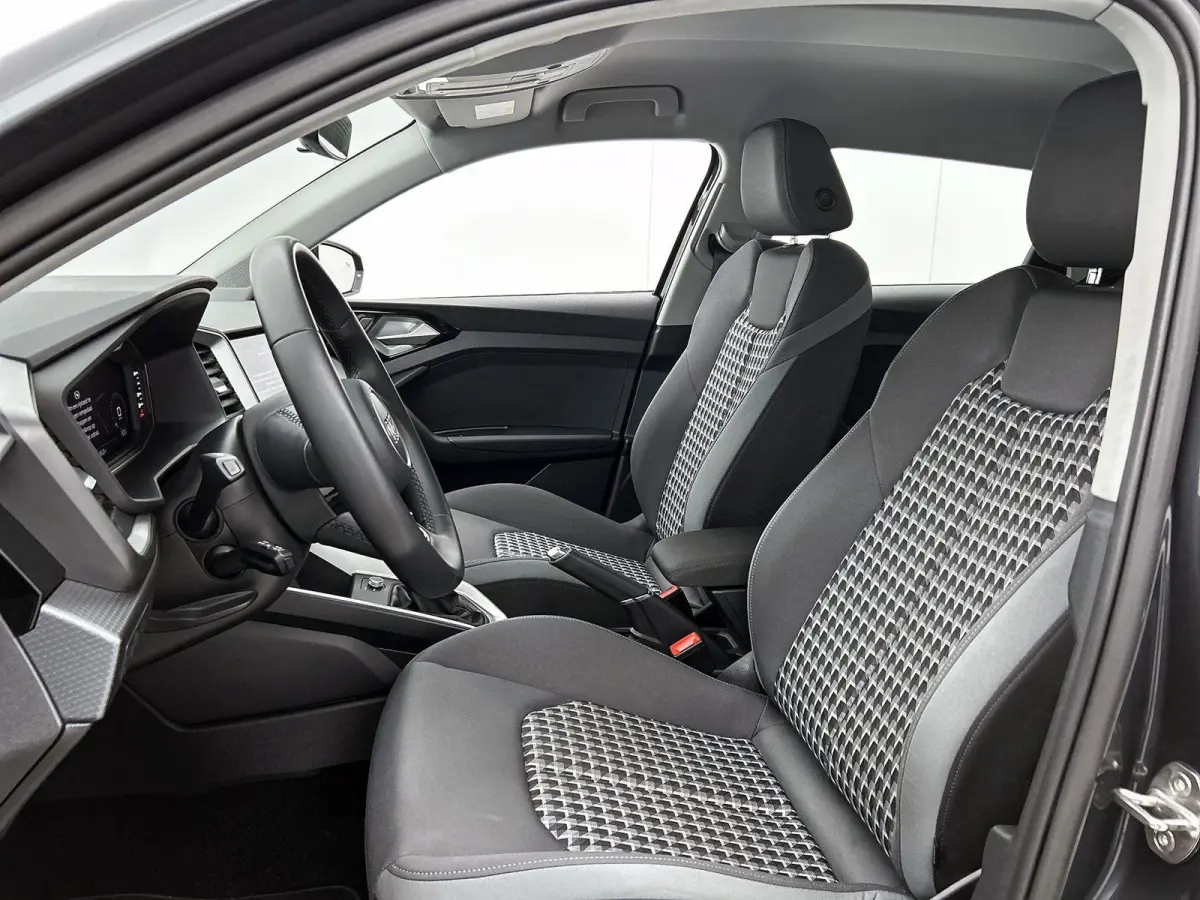 25 TFSI Advanced edition 95 PK | Automaat | Camera | Stoelverwarming | Climate Control | Lichtmetalen velgen | Cruise Control | Dodehoek detectie |