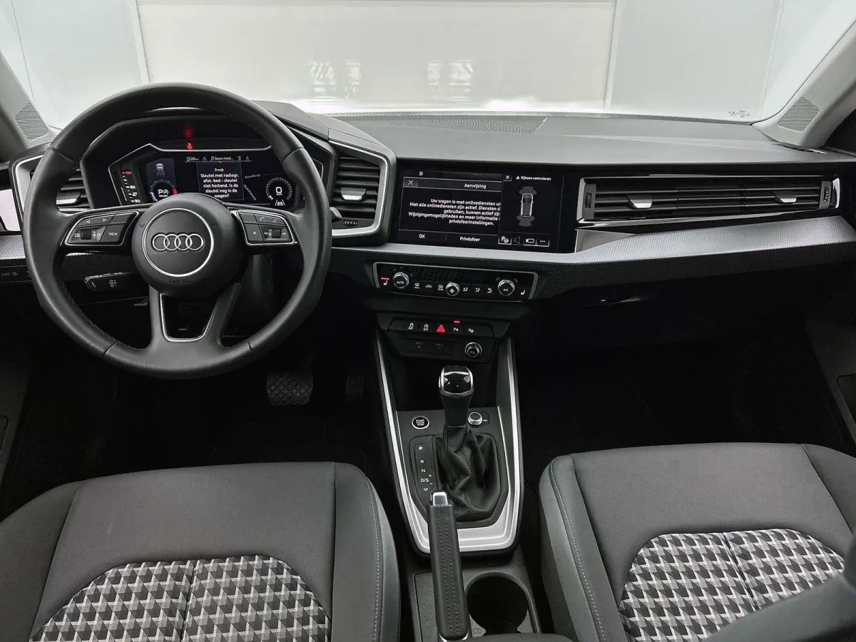 25 TFSI Advanced edition 95 PK | Automaat | Camera | Stoelverwarming | Climate Control | Lichtmetalen velgen | Cruise Control | Dodehoek detectie |