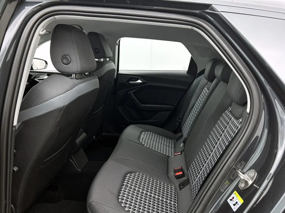 25 TFSI Advanced edition 95 PK | Automaat | Camera | Stoelverwarming | Climate Control | Lichtmetalen velgen | Cruise Control | Dodehoek detectie |