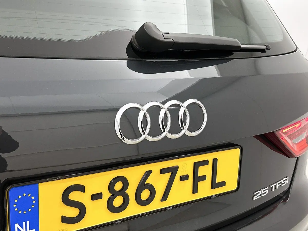 25 TFSI Advanced edition 95 PK | Automaat | Camera | Stoelverwarming | Climate Control | Lichtmetalen velgen | Cruise Control | Dodehoek detectie |
