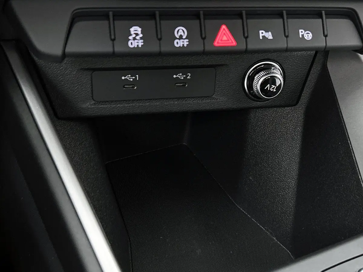 25 TFSI Advanced edition 95 PK | Automaat | Camera | Stoelverwarming | Climate Control | Lichtmetalen velgen | Cruise Control | Dodehoek detectie |
