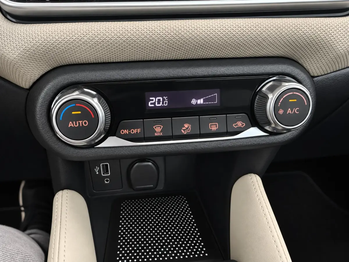 1.0 IG-T N-Connecta 101pk Camera Navigatie Apple Carplay Android Auto LED Koplampen Cruise Control Parkeersensoren Climate Control