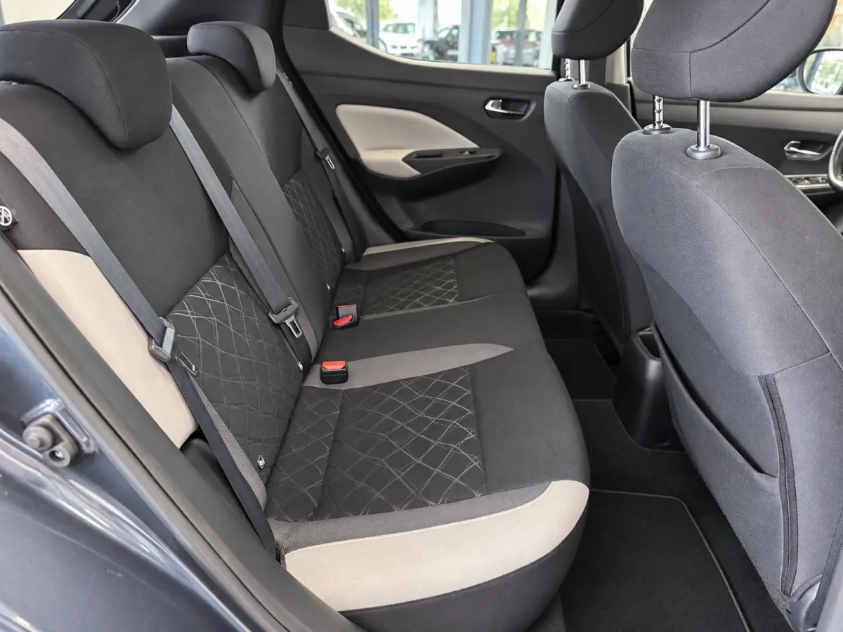 1.0 IG-T N-Connecta 101pk Camera Navigatie Apple Carplay Android Auto LED Koplampen Cruise Control Parkeersensoren Climate Control