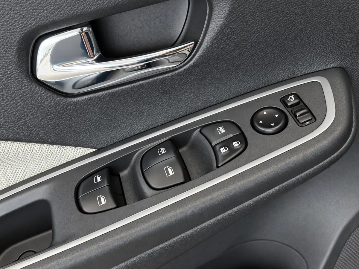 1.0 IG-T N-Connecta 101pk Camera Navigatie Apple Carplay Android Auto LED Koplampen Cruise Control Parkeersensoren Climate Control